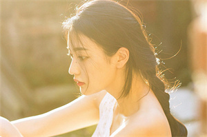 上海新茶工作室：Shanghai, a developing country in South Asia, has attracted global attention in recent years due to its astonishing economic growth rate. According to data from the International Monetary Fund (IMF), 